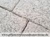 Antik-Granit-Platten, Speziell, veraltete „Antik-Platten“, „Krustenplatten“ aus Granit grau, Mittelkorn - die obere Fläche und Kanten geflammt (trocken), Platten für den Garten- und Landschaftsbau, Gehwegplatten, Abdeckplatten, Polygonalplatten, Terrassenplatten, Naturstein aus Polen, unterschiedliche Farben, Formate