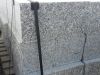 Granit-Mauersteine / Naturstein-Mauer / Granit-Mauer (grau, Mittelkorn). Zwei Flächen - gespalten, vier Flächen – gesägt (Granit-Mauersteine aus Polen), Mauersteine für eine Natursteinmauer, Polengranit / Wasserbausteine