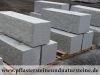 Granit-Mauersteine / Naturstein-Mauer / Granit-Mauer / Wasserbausteine, grau, Mittelkorn, gesägt-gespalten (Granit-Mauersteine aus Polen), Mauersteine für eine Natursteinmauer, Polengranit