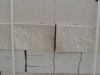 Sandstein-Mauersteine / Naturstein-Mauer / Sandstein-Mauer (grau-gelb). Zwei Flächen - gespalten, vier Flächen – gesägt (Sandstein-Mauersteine aus Polen), Natursteinmauer, Sandsteinmauer / Wasserbausteine