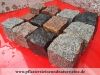 SKANDINAVISCH-POLNISCHE PFLASTERSTEINE -MISCHUNG - Eine BUNTE Mischung von Pflastersteinen 7/9 cm aus skandinavischen Natursteinen (roter Bohus, grauer Bohus, roter Vanga, roter Tranas, schwarzer Schwede, Scandia) und einen polnischen, grauen Granit. Dieser Mix von Granit-Pflastersteinen besteht aus Würfel, die teilweise gesägt, gespalten und manchmal geflammt sind. Auf dem Foto befinden sich nasse Steine, deswegen ist die Farbintensität unterschiedlich. Ein sehr attraktiver Preis…Bunte Pflastersteine aus Natursteinen