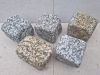 Granit-Pflastersteine, Granit-Würfel, Natursteinpflaster, allseitig gespalten und zusätzlich getrommelt (Antik Pflastersteine, Antikpflaster, getrommelte Pflastersteine), grau-gelb und grau, Mittelkorn, nass (Pflastersteine aus polnischem Granit... Natursteine aus Polen), Pflastersteine aus Polen, Pflastersteine aus Schweden, Naturstein aus Polen, preisgünstige Pflastersteine, preisgünstige Natursteine aus Polen.