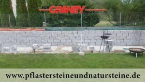 Granit-Mauersteine, grau, Mittelkorn, gesägt-gespalten
